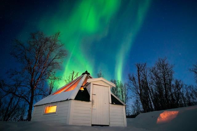  From Tromsø: Aurora Crystal Lavvo Overnight Experience